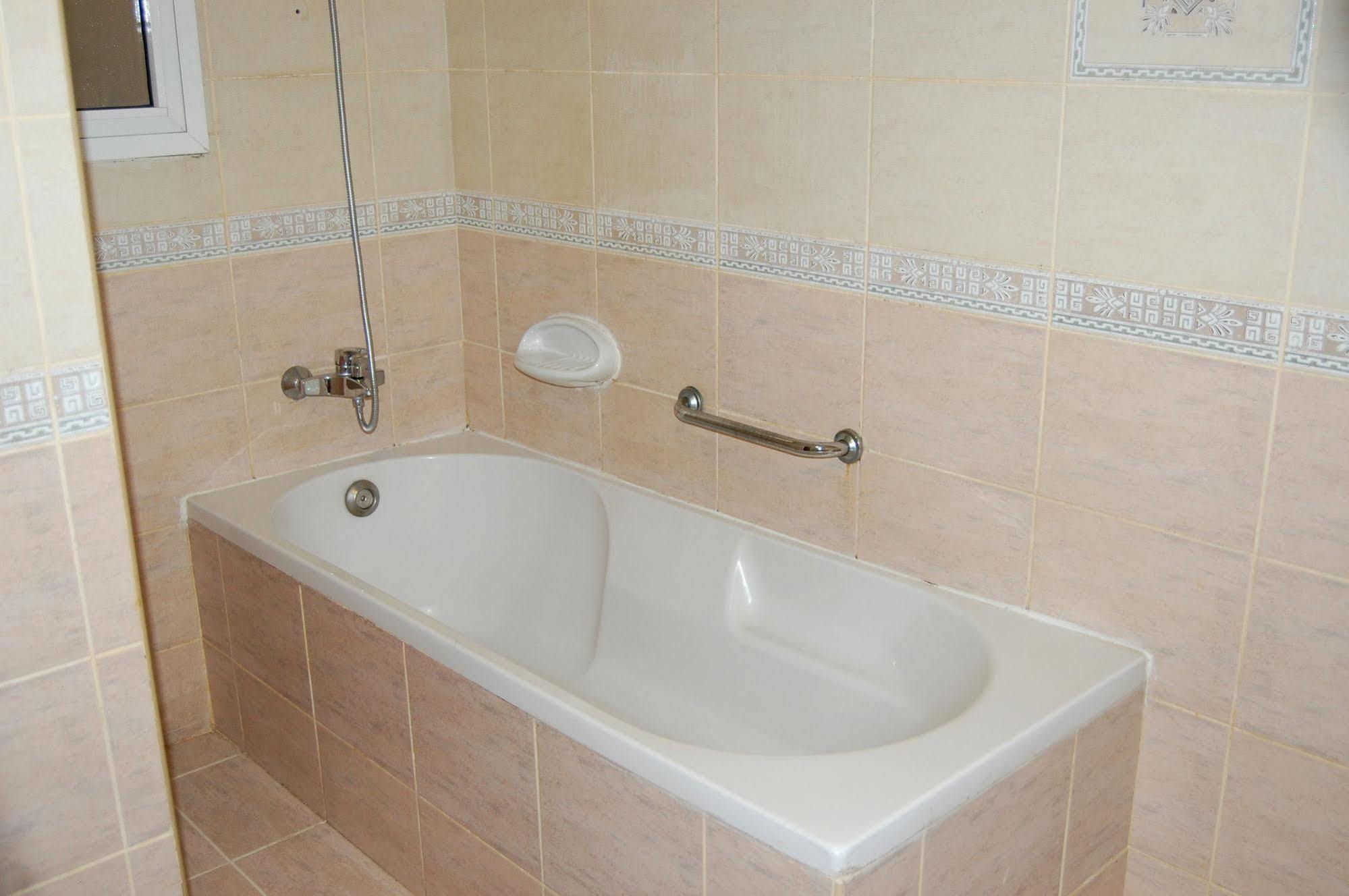 Al Ferdous Hotel Apartment Sharjah Esterno foto