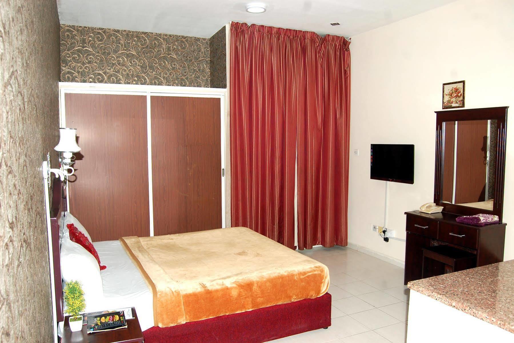Al Ferdous Hotel Apartment Sharjah Esterno foto