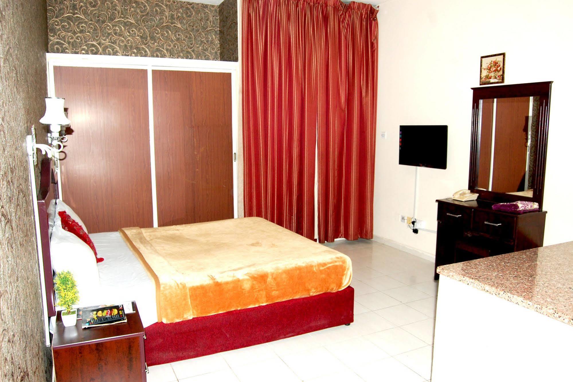 Al Ferdous Hotel Apartment Sharjah Esterno foto