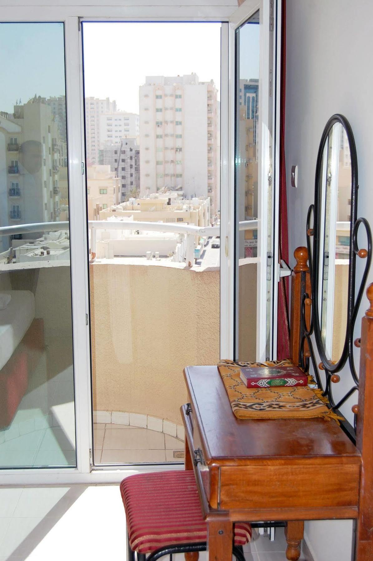 Al Ferdous Hotel Apartment Sharjah Esterno foto