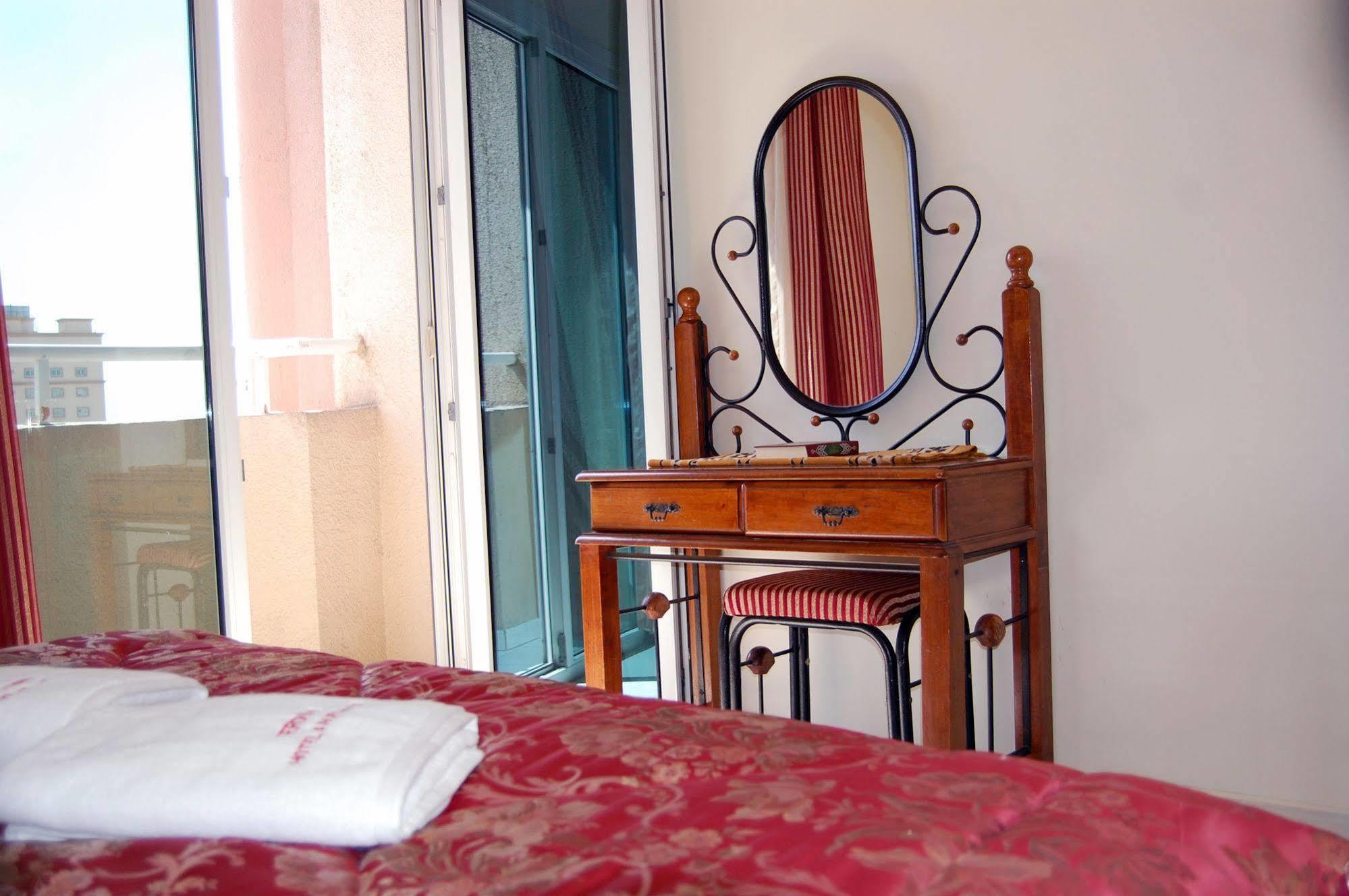 Al Ferdous Hotel Apartment Sharjah Esterno foto